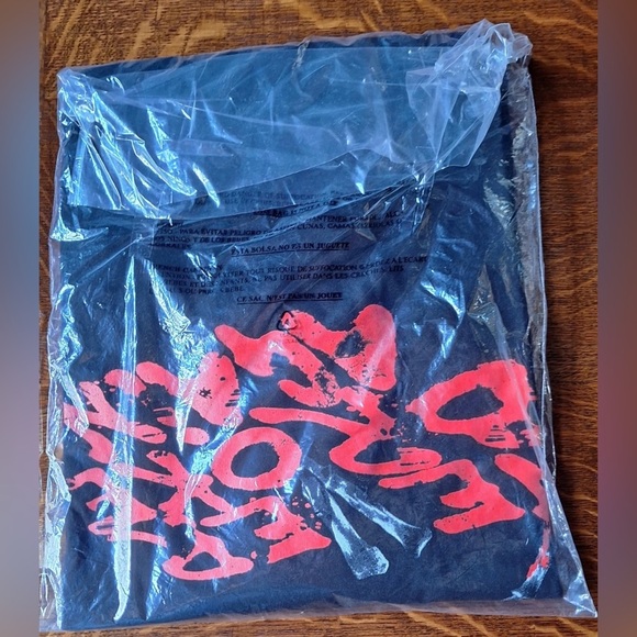 Vlone Black Graphic T-Shirt with Red Design New - Picture 3 of 3